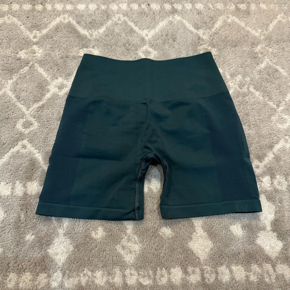 SOLD Alphalete Amplify Shorts 4.5in